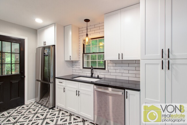 Building Photo - 2552 Hidden Hills Dr