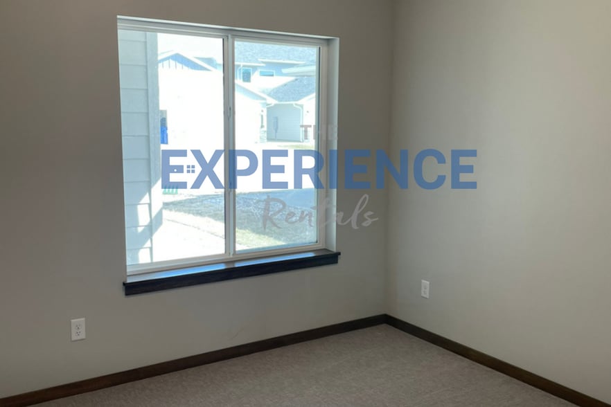 Building Photo - 5413 S Huntwood Ave