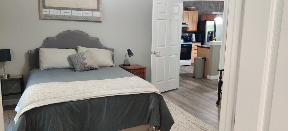 Building Photo - 250 Paddock Dr