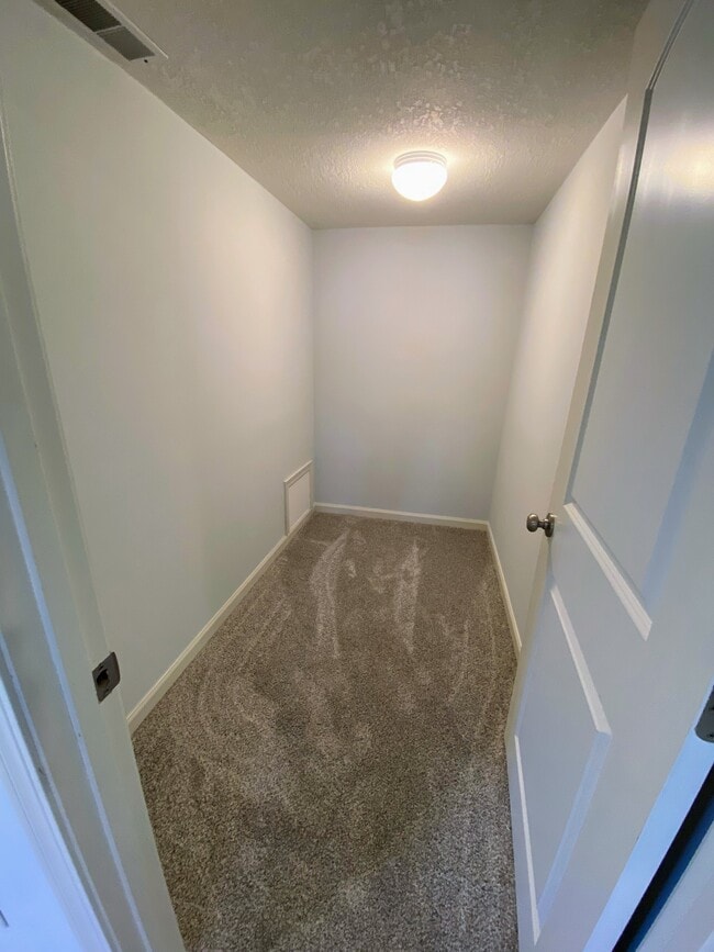 Building Photo - 2901 Red Oak Rd