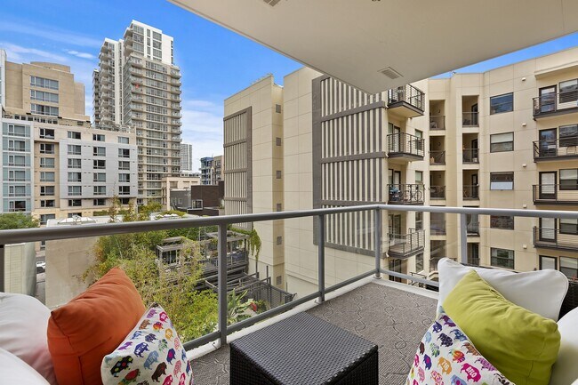 Building Photo - 427 9th Ave