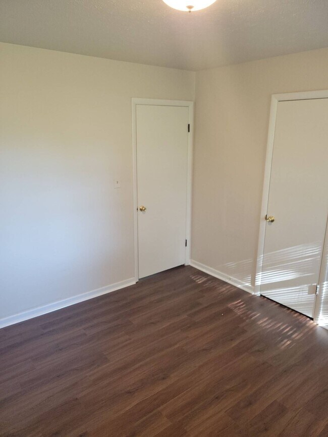 Building Photo - 4113 La Salle Ave