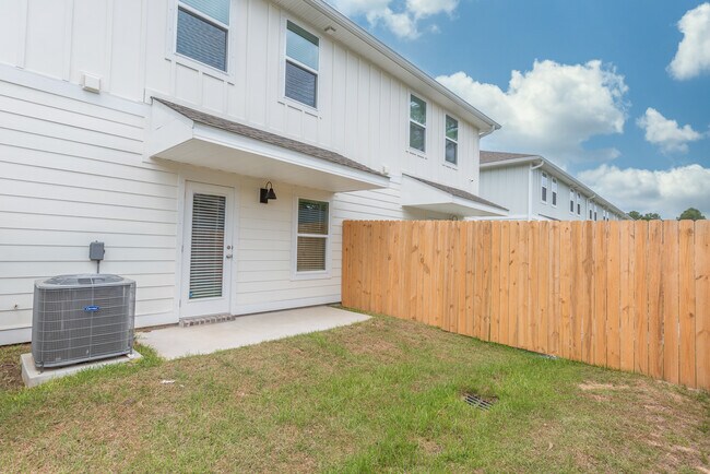 Building Photo - 8706 Meadow Flower Ln