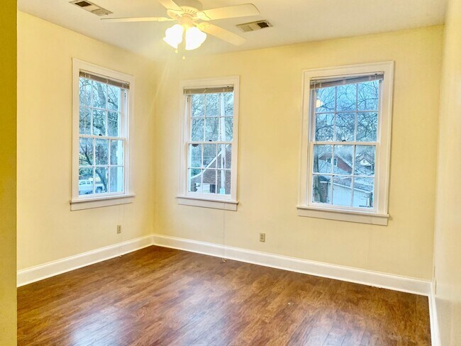 Building Photo - 405 N Madison St