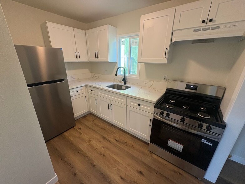 Building Photo - 4426 1/2 Lockwood Avenue
