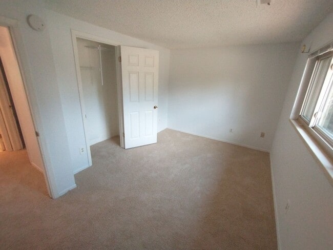 Building Photo - 715 Morgan Dr