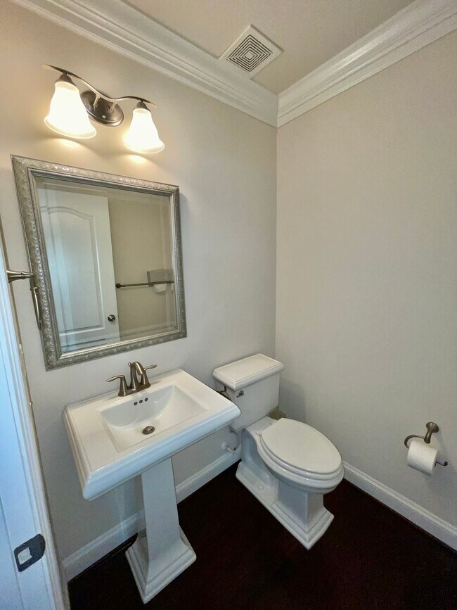 Building Photo - 619 Sprintsail Way