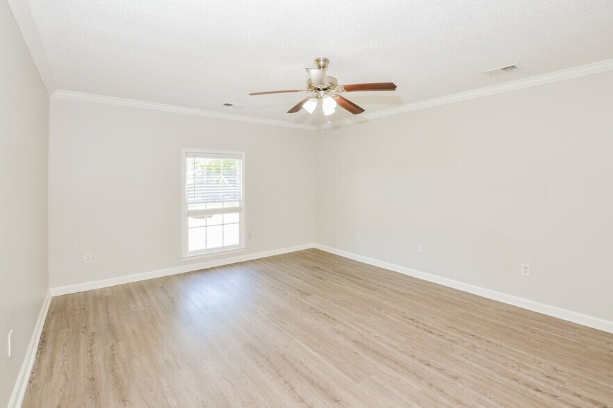 Building Photo - 5617 Annandale Dr