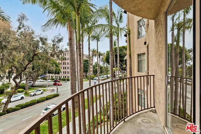 Building Photo - 211 California Ave