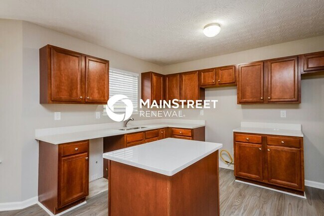 Building Photo - 3 Bedroom Pet-Friendly Home in Covington, GA with Main Street Renewal