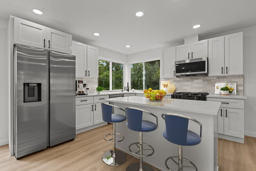 Building Photo - 605 Prospect Ave N