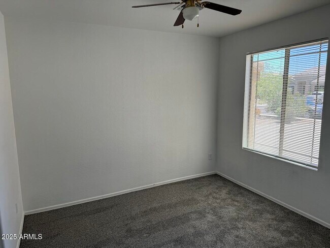Building Photo - 10520 W Mohave St