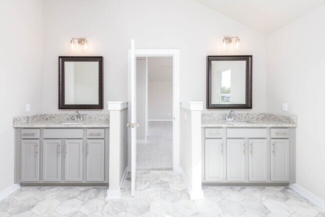 Building Photo - Beautiful 5 Bedroom, 2.5 Bath New Construc...