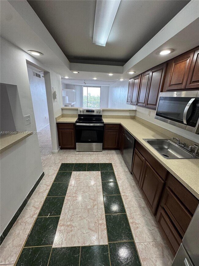 Building Photo - 1470 NE 125th Terrace