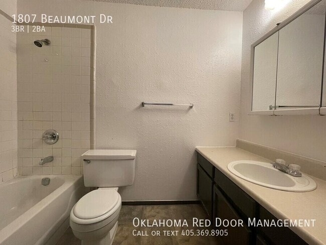 Building Photo - 1807 Beaumont Dr