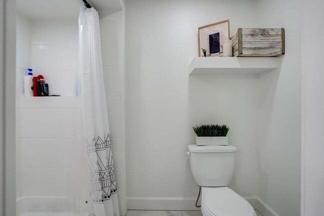 Building Photo - Beautifully Updated Home with Modern Amenities and Extra Space!