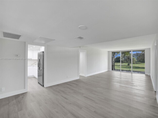 Building Photo - 3700 Oaks Clubhouse Dr