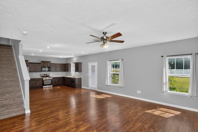 Building Photo - 520 Sunflower Dr