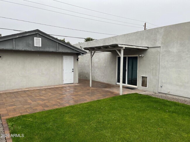 Building Photo - 2201 E Montecito Ave