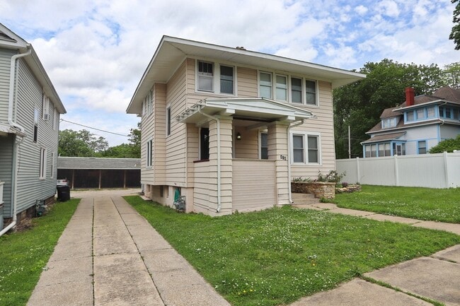 Building Photo - 416 1/2 W Jackson Street Unit