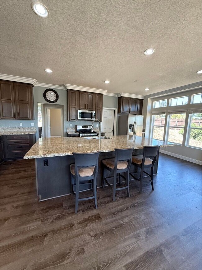 Building Photo - BEAUTIFUL 4 BEDROOM 2 BATH HOME IN ARROYO ...