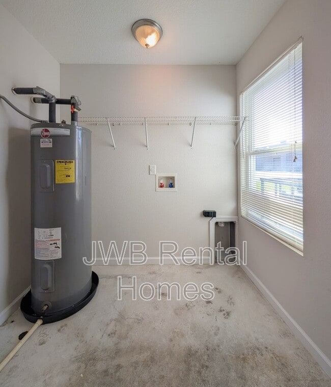 Building Photo - 8401 McGirts Village Ln