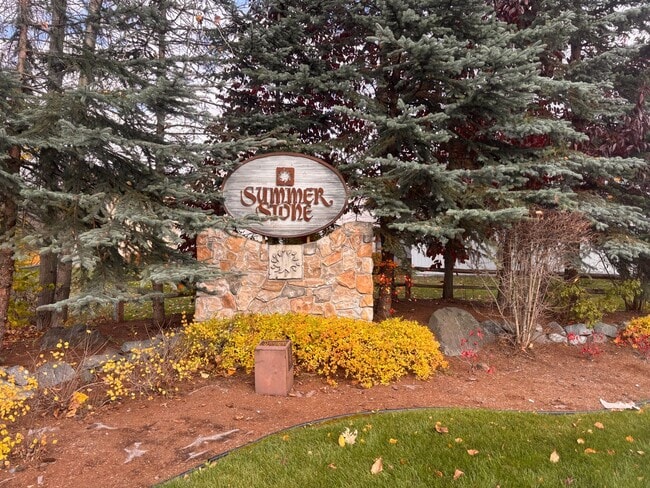 Building Photo - Fantastic 2 Bedroom Townhome!