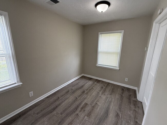 Building Photo - 1464 Weymouth St