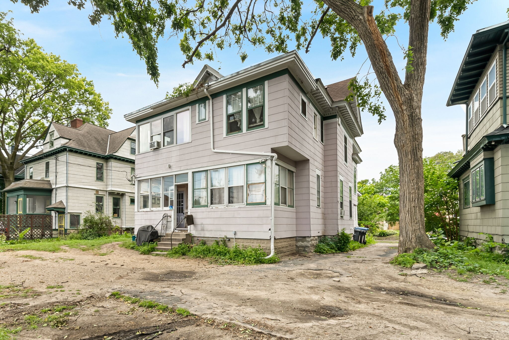 Building Photo - 2217 Aldrich Avenue South