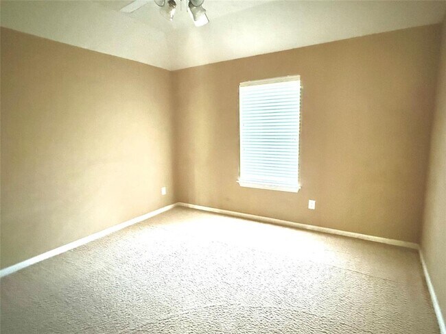 Building Photo - 25126 Knob Pines Ct