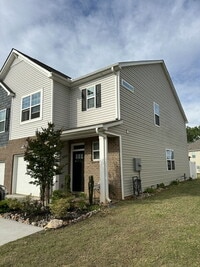 Building Photo - Beautiful 3 bedroom townhome with backyard space in Pendleton