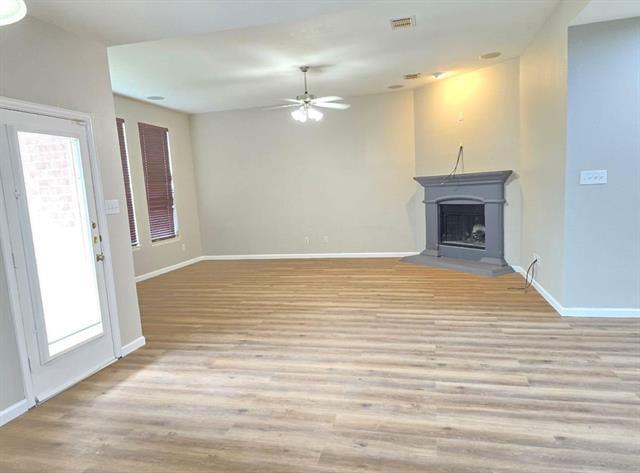 Building Photo - 5916 Summerwood Dr