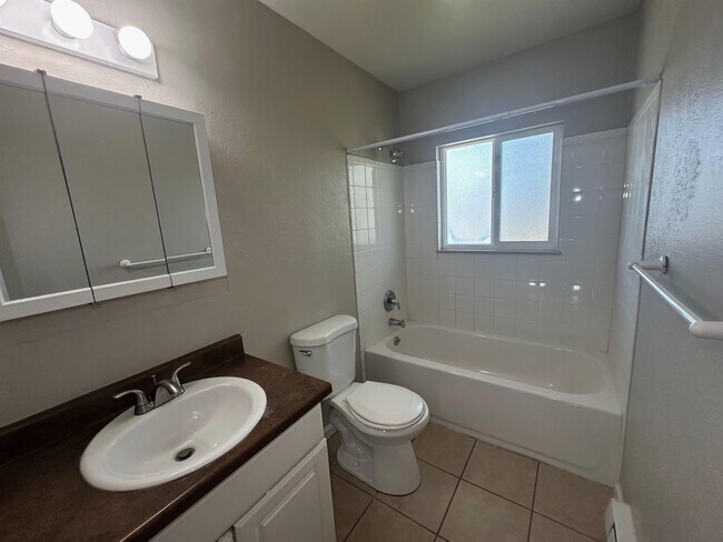 Building Photo - 15501 E Jewell Pl