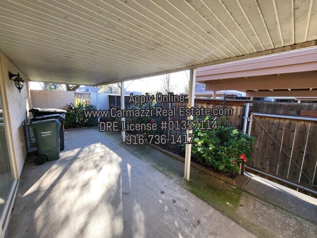 Building Photo - 6046 Vía Casitas