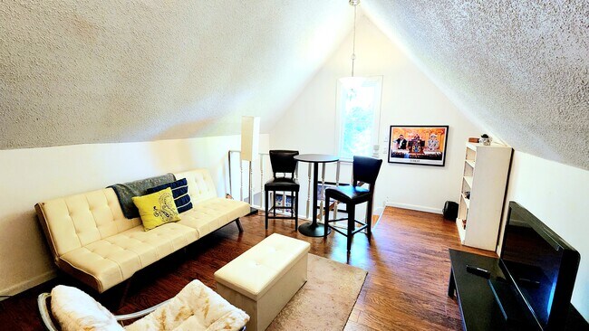 Building Photo - Jubilee House