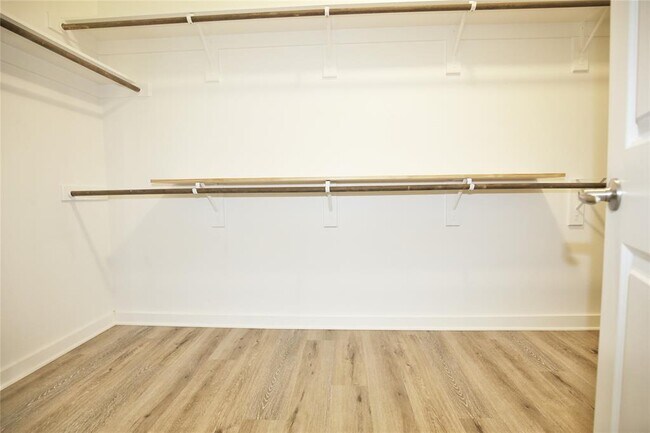 Building Photo - 15502 Pewter Luster Cv