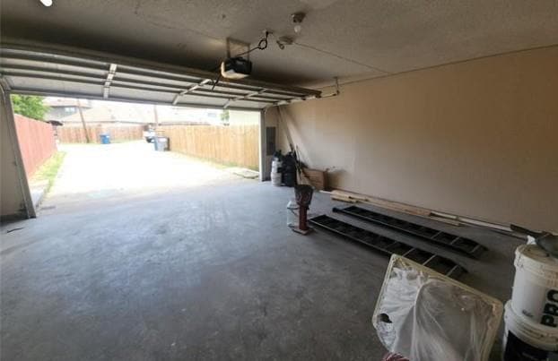 Building Photo - 305 Meadow Ct