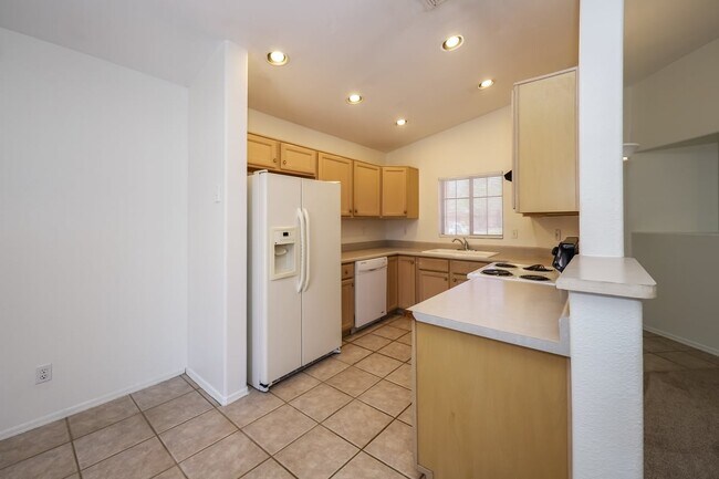 Building Photo - 8256 S Vía Del Forjador