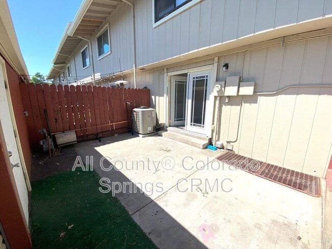 Building Photo - 218 W Rockrimmon Blvd