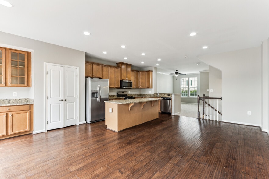 Kitchen & Dining - 3107 Alliance Ct