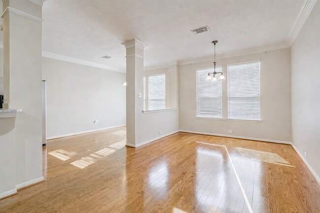 Building Photo - 5339 Brookway Dr