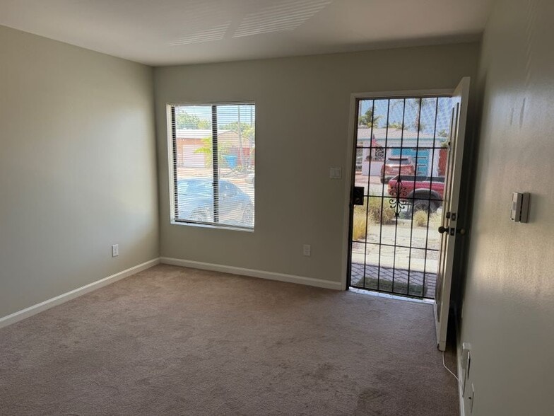 Front entry/Living room - 3112 Idlewild Way