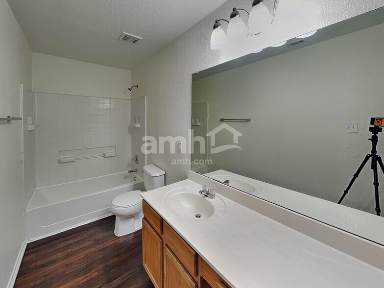 Building Photo - 14117 Cochise Dr