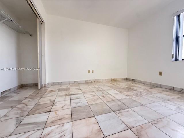 Building Photo - 515 W Park Dr