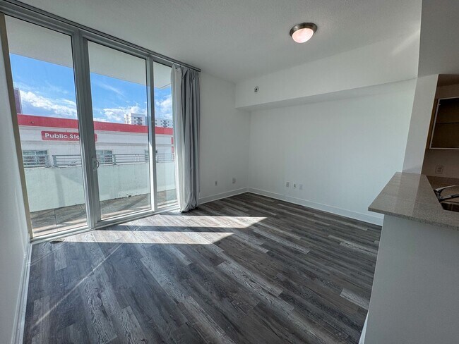 Building Photo - 350 NE 24th St