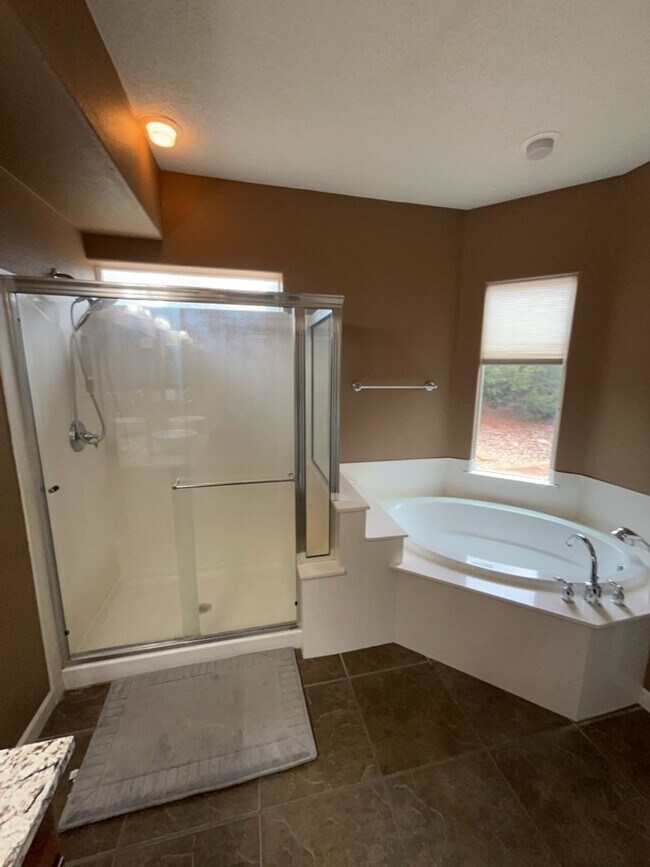 Building Photo - 10115 Avenida Vista Cerros NW