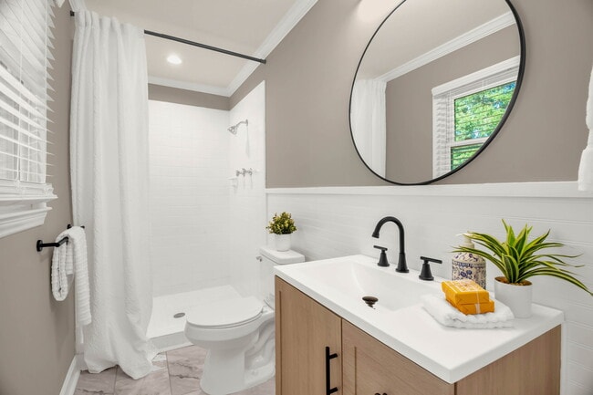 Building Photo - 200 Cedarwood Trail