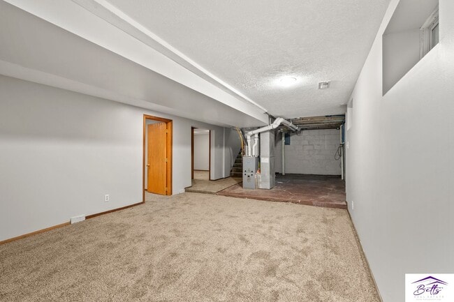 Building Photo - RENTAL PENDING