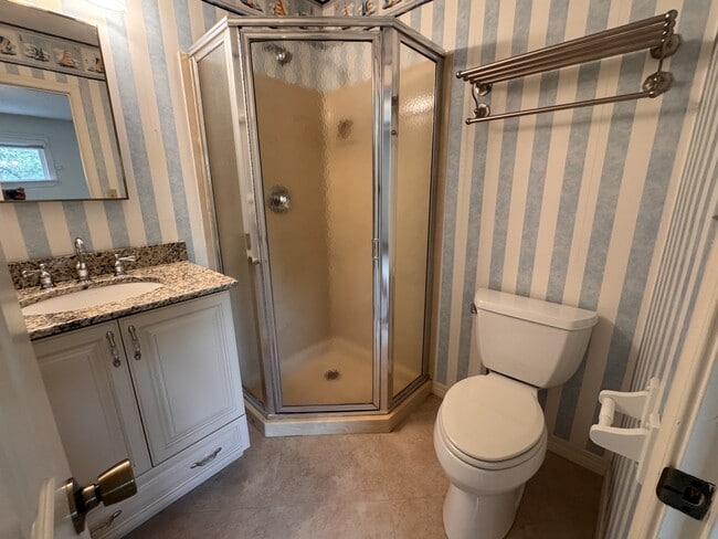 Building Photo - 806 Regatta Cir