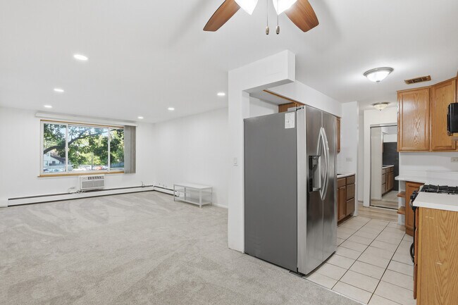 Building Photo - 1375 Rebecca Dr